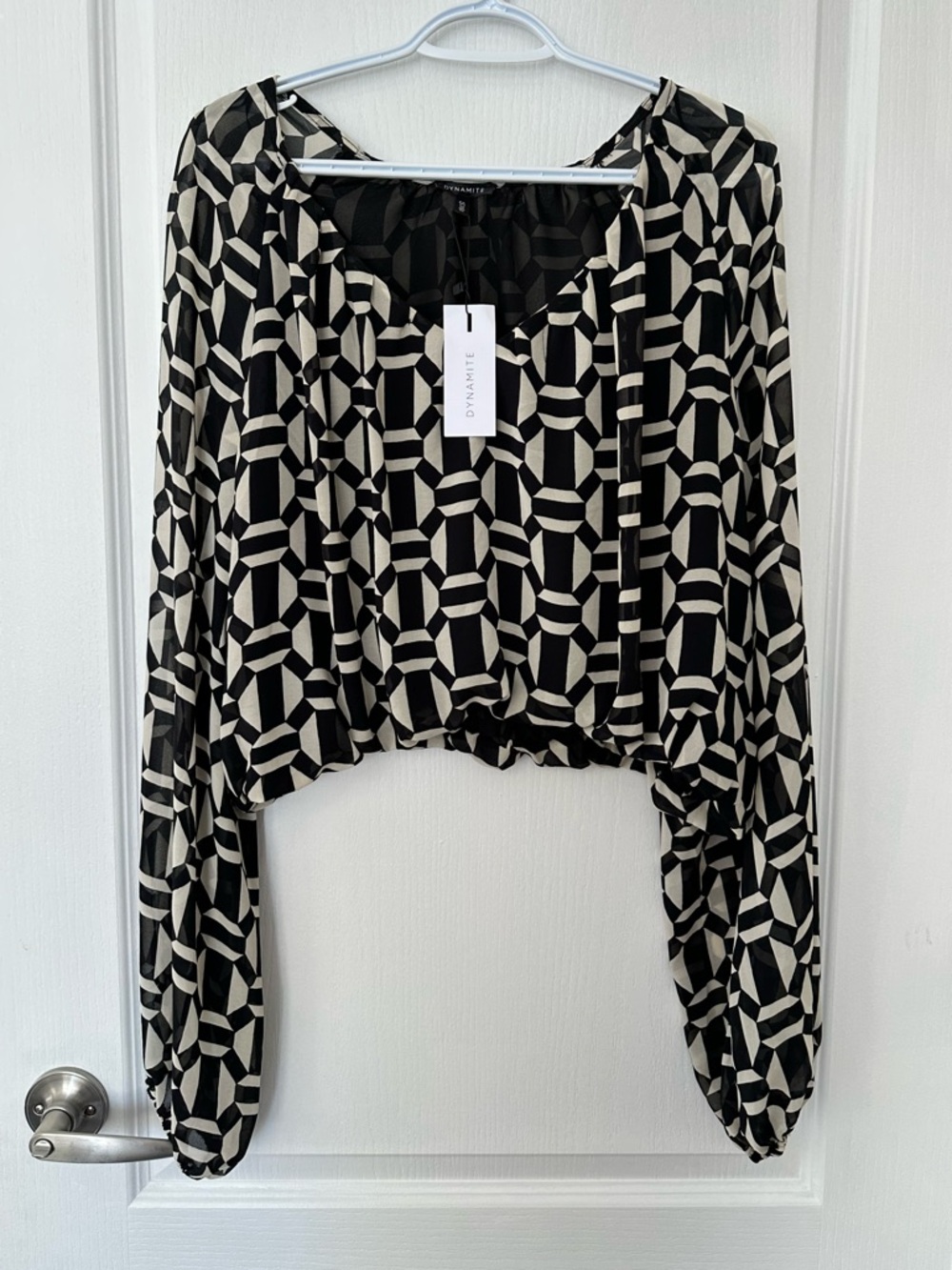 NWT Dynamite Black & Cream Geometric Print Cropped Blouse Long Sleeve Balloon Lg
